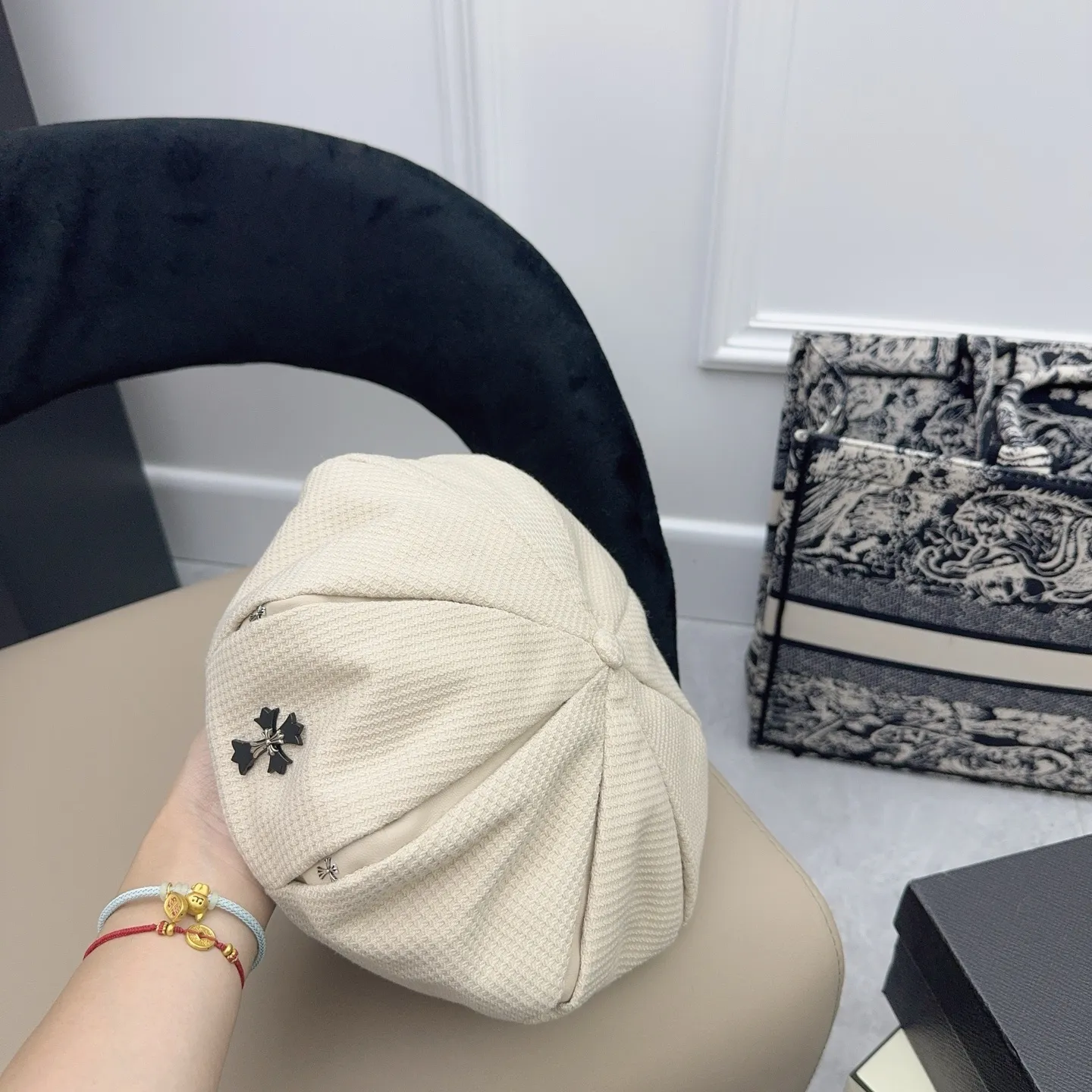 Crowe has something new in mind📣 High-end beret, heavy-duty design🤩 A must-have for fashionistas, the quality of the hat is impeccable‼ ️